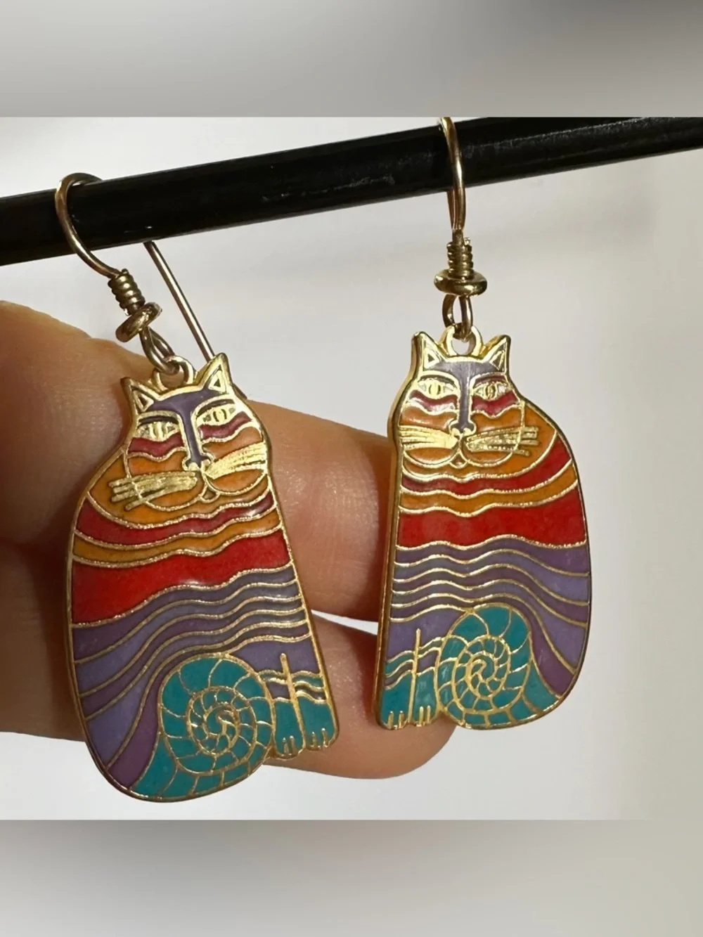 1980s Laurel Burch Rainbow Cats cloisonné enamel and gold-plated brass Earrings - Picture 5 of 7